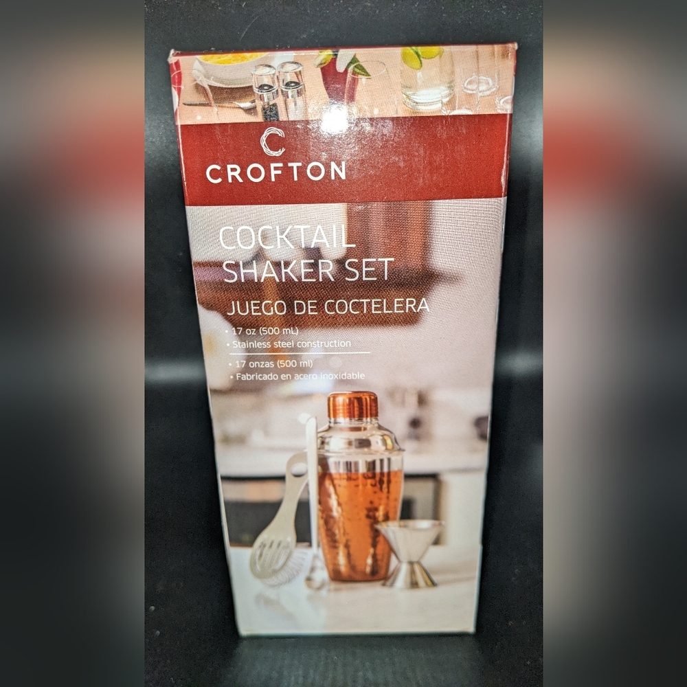 Cocktail shaker set